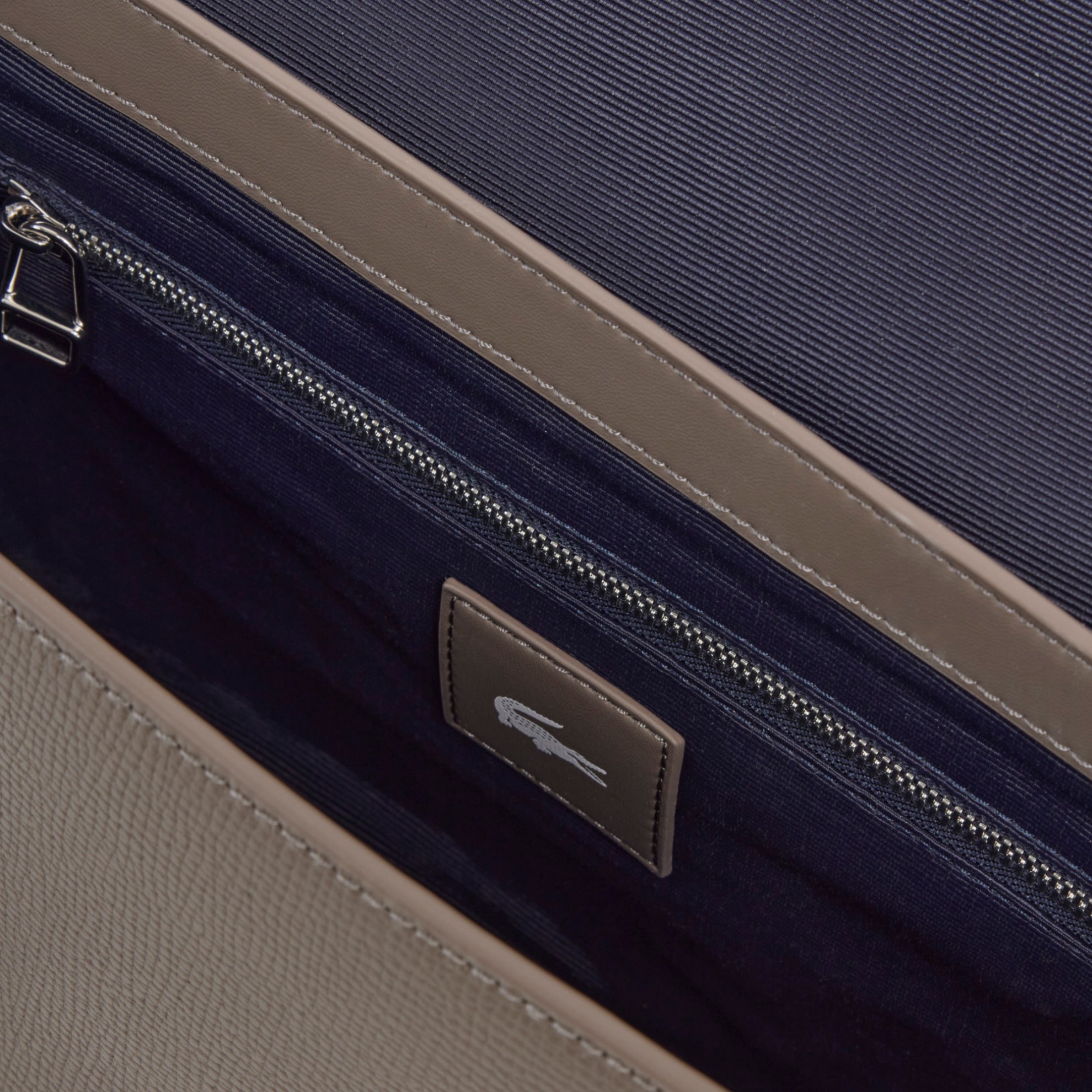 Εικόνα της Ossian Flap Close Leather Τσάντα Satchel