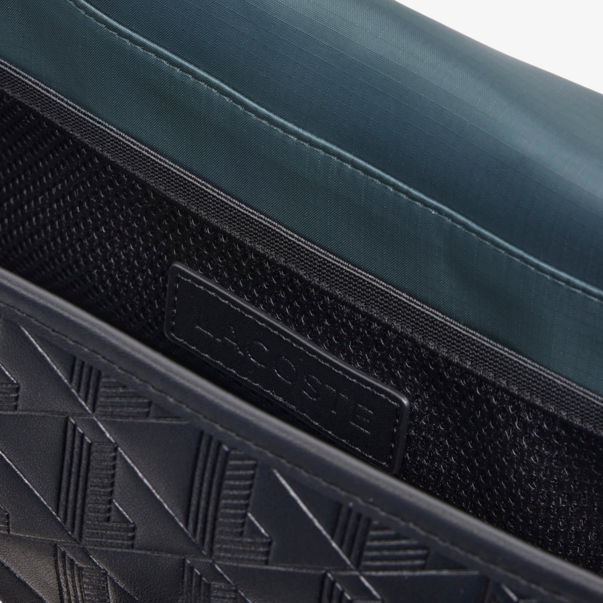 Εικόνα της Small Monogram Leather Flap Τσάντα Satchel